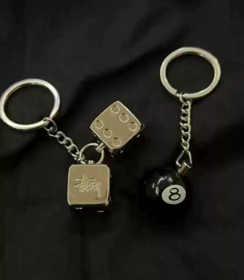 In-Stock Trendy Brand Stu West 8 Ball Keychain Metal Black Eight-Ball Keychain Pendant Accessory