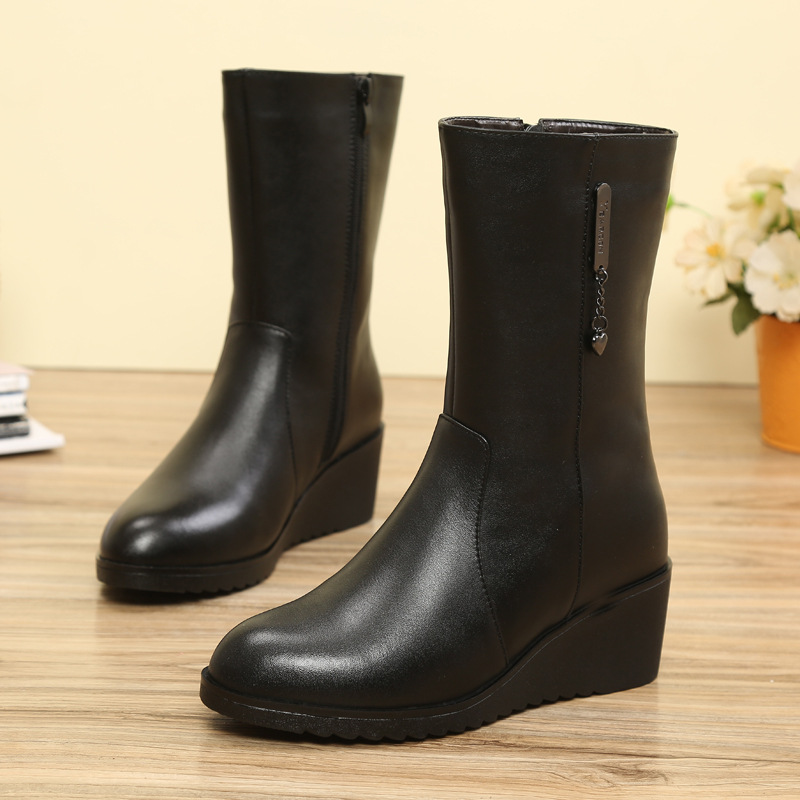 中老年妈妈短靴女士冬加绒皮鞋中筒靴真皮羊毛防滑雪地靴大棉靴子