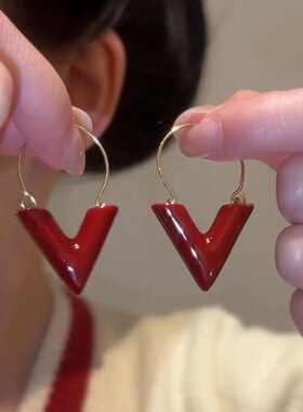 红色画油V型字母耳圈耳环女秋冬新款设计感网红耳饰潮