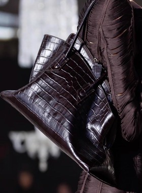 Kylie同款The A*25秋冬新款La Passeggiata不规则真皮单肩手提包