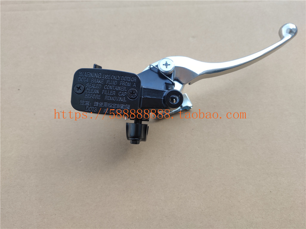 新大洲本田瓶配件SDH125T-31/37裂行前制动泵碟刹上泵CBS款原厂