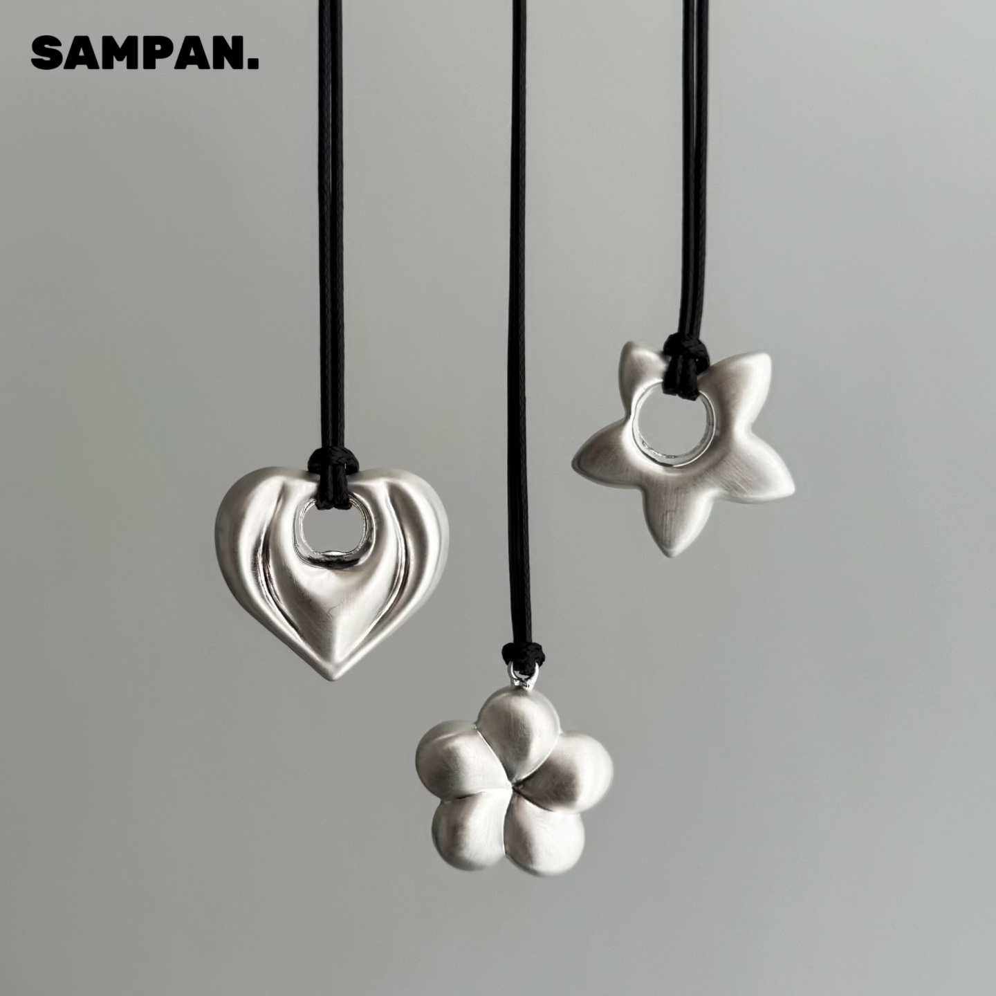 SAMPAN小众设计爱心吊坠项链女轻奢高级感毛衣链花朵长款可调节