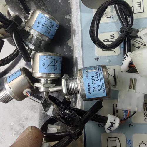 议价Midori角度电位器CP-2UNCP2UNCP-2UN-1KCP-2UN-5KCP-2UN-10K