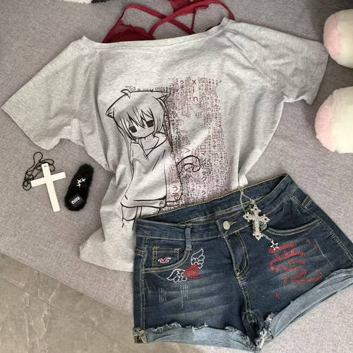 原创日系亚文化宅系印花漏肩纯棉短袖女夏季新款休闲斜肩辣妹T恤