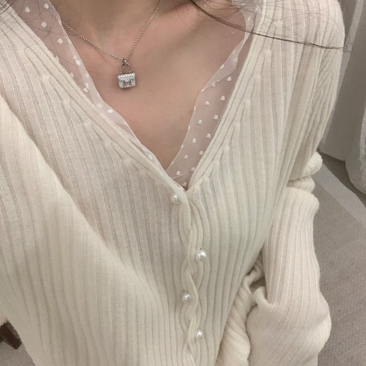 Dumpling.饺子家-复古V领蕾丝拼接针织开衫（含100羊毛）076-2531