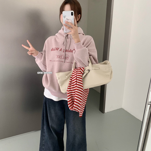 ONE SEVEN七草-韩系字母加绒连帽卫衣01907