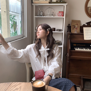 MOGE-26年早春款韩系设计感宽松木耳边系带V领系带小衫G25521