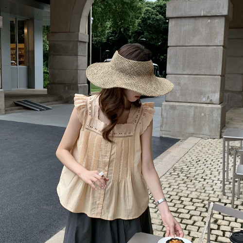 SUSAN-一眼心动～韩系蕾丝方领甜美温柔小衫（含20棉料）5379s