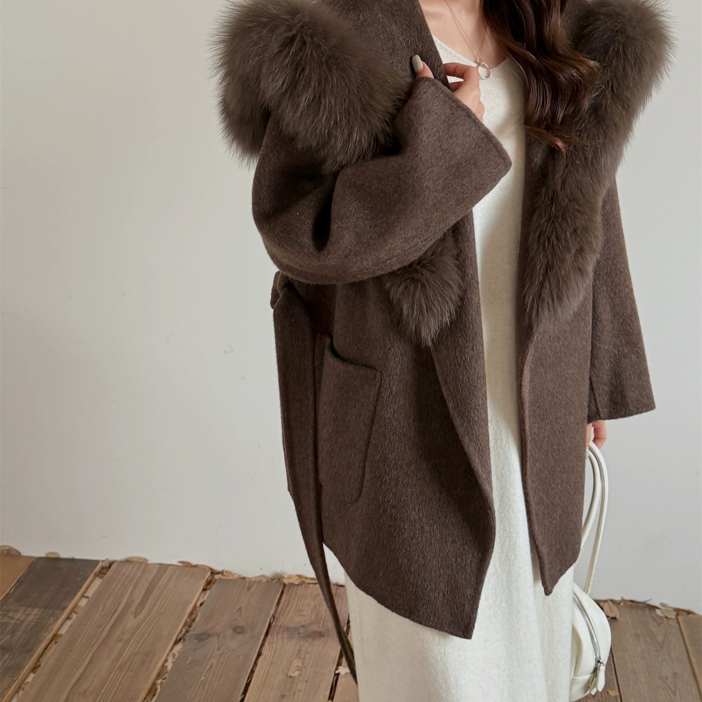 TOO家-赫本毛呢羊毛外套(配腰带,狐狸毛领)(含100澳毛)250909354H