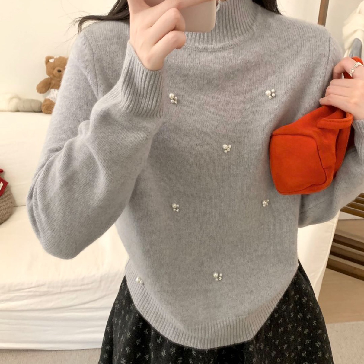 TOMORROW-重工精致女人珍珠半高领套头毛衣(含100绵羊毛)YY-S2125