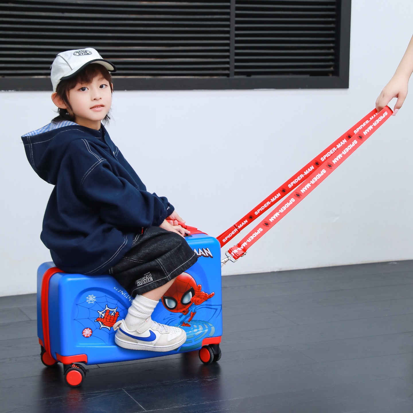 迪士尼可坐可骑行拉杆箱可登机