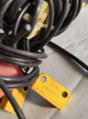 议价邦纳BANNER光电传感器Q12RB6LV，黄色外壳，黑色线