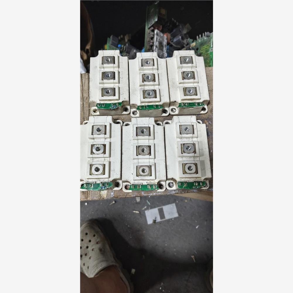 议价英飞凌FF200R12KE4还有1个成色看图片实物好用