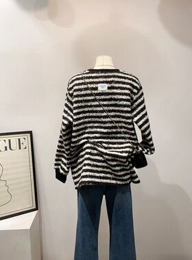 慵懒风条纹颗粒绒长袖t恤女秋冬季磨毛绒宽松显瘦保暖别致上衣ins