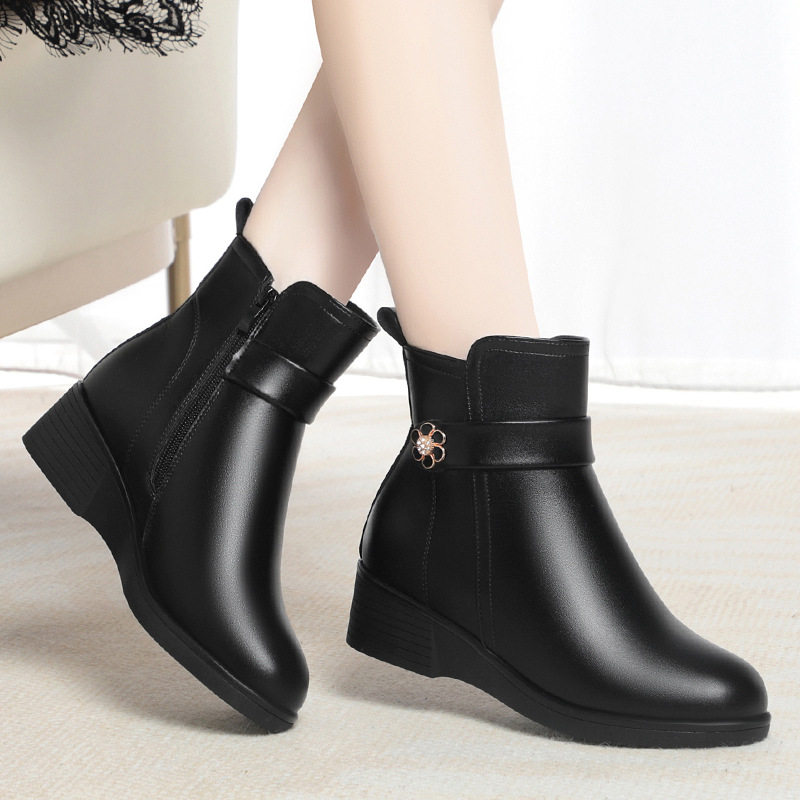 棕色短靴女新款软底妈妈鞋秋冬款平底靴子中老年棉鞋加绒皮鞋,运动鞋new,运动休闲鞋,淘宝优惠券,粉丝福利购,淘宝优惠卷