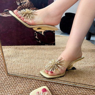 法式水钻花朵坡跟凉鞋女2026新款夏季方头一脚蹬气质凉拖踩屎感