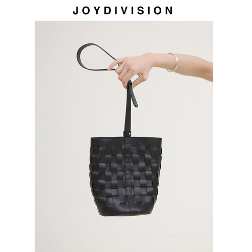 JOYDIVISION编织水桶包斜挎简约