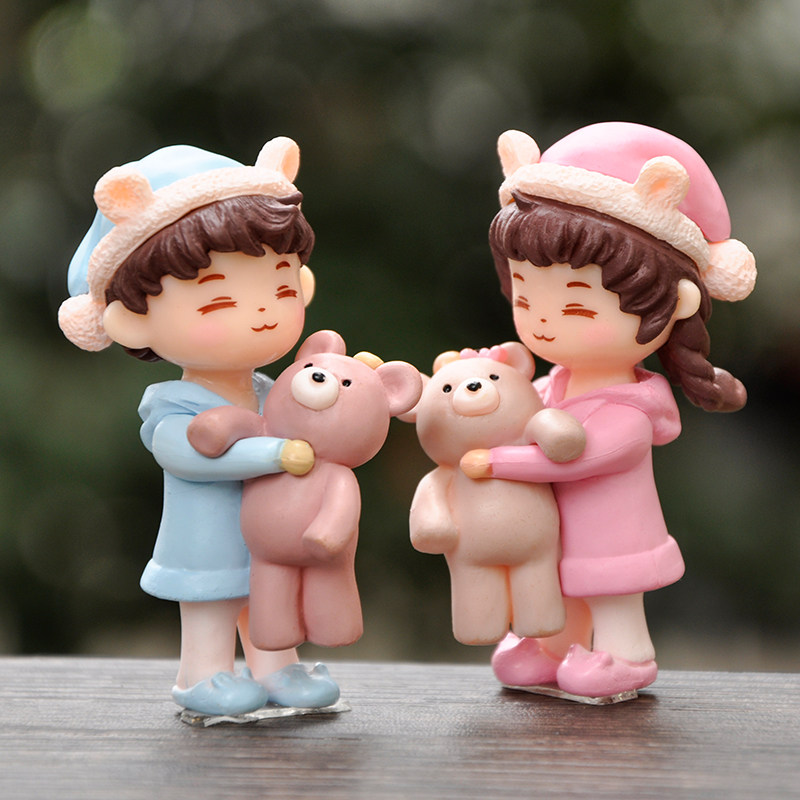 新款潮玩周边抱熊情侣人偶盲盒可爱卡通男孩女孩手办公仔装饰摆件