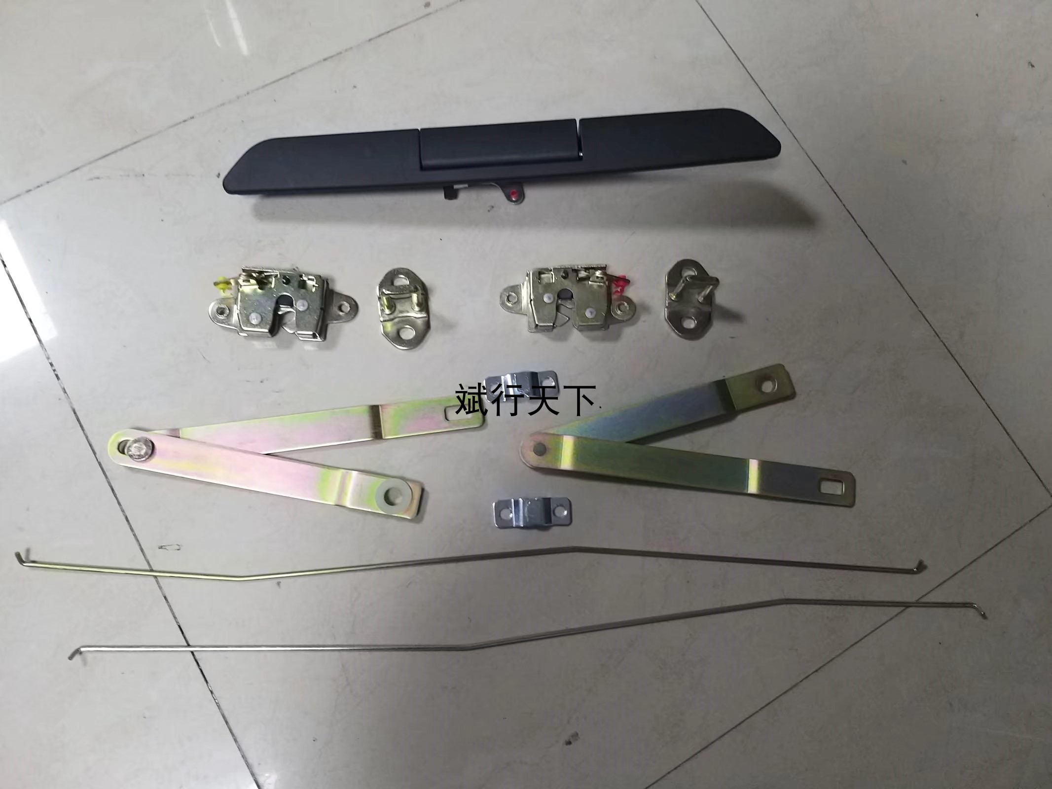 江铃皮卡 域虎货箱锁 尾门锁 货厢锁机构 栏板锁 尾门锁 原厂配件图片