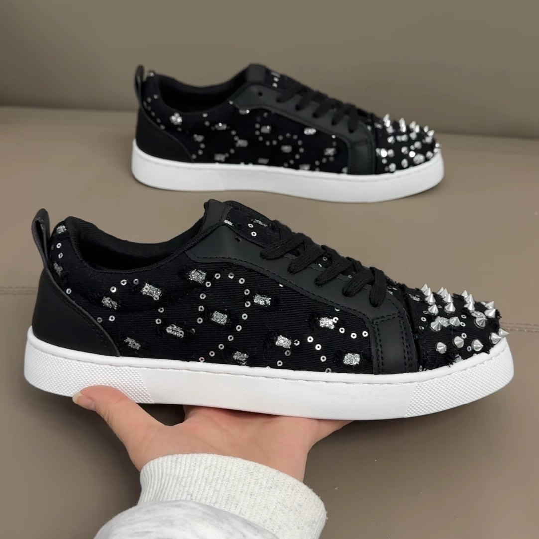 欧洲站情侣红底板鞋帆布破洞休闲轻奢潮流亮闪闪学生爆款铆钉潮鞋