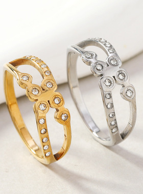 跨境蝴蝶镂空微镶钻钛钢情侣戒