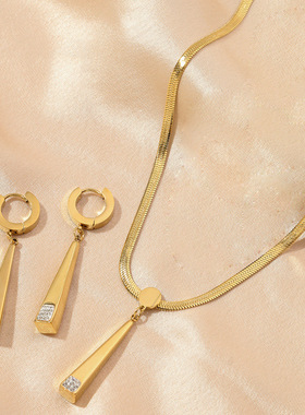 欧美风三角镶钻钛钢耳环项链套装