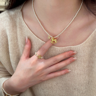 碎冰冰小马吊坠钱币珠珠项链女秋冬轻奢小众高级毛衣链锁骨链复古