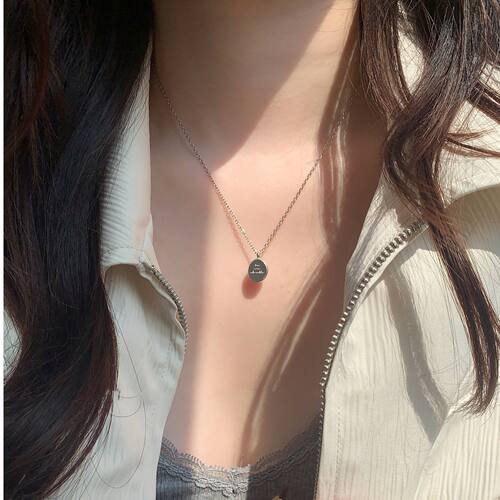 时尚高级感钛钢字母吊坠