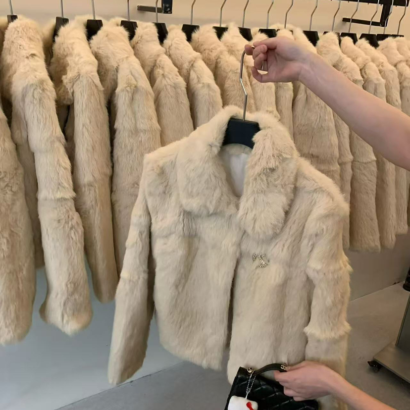 七七冬上新法式复古毛绒翻领加厚短外套(无配饰)YS2-P227