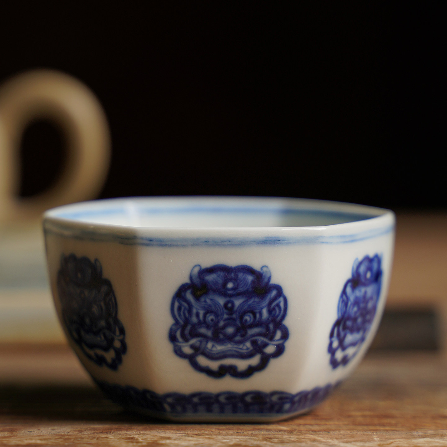 清雨香景德镇手绘青花狮子六方杯茶具品茗普洱杯高端精品送礼茶器