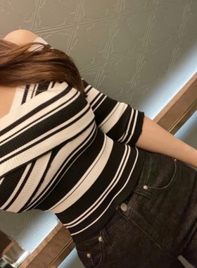 韩国江南美人初秋款超级牛的剪裁露肩条纹交叉v领中袖针织上衣