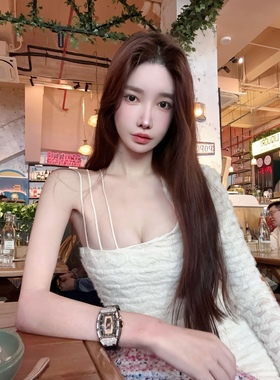 法国m*s同款别致的性感～不规则单侧露肩修身版型弹力针织连衣裙