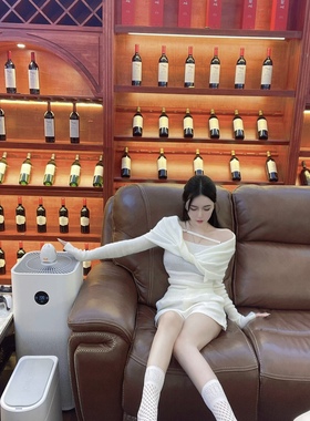 春秋款温柔软糯jacquemu*毛衣一字肩纽结翻领绑带紧身收腰上衣