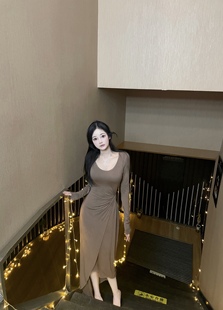 腰臀比王炸温柔随意修身连衣裙女性感辣妹气质紧身裙