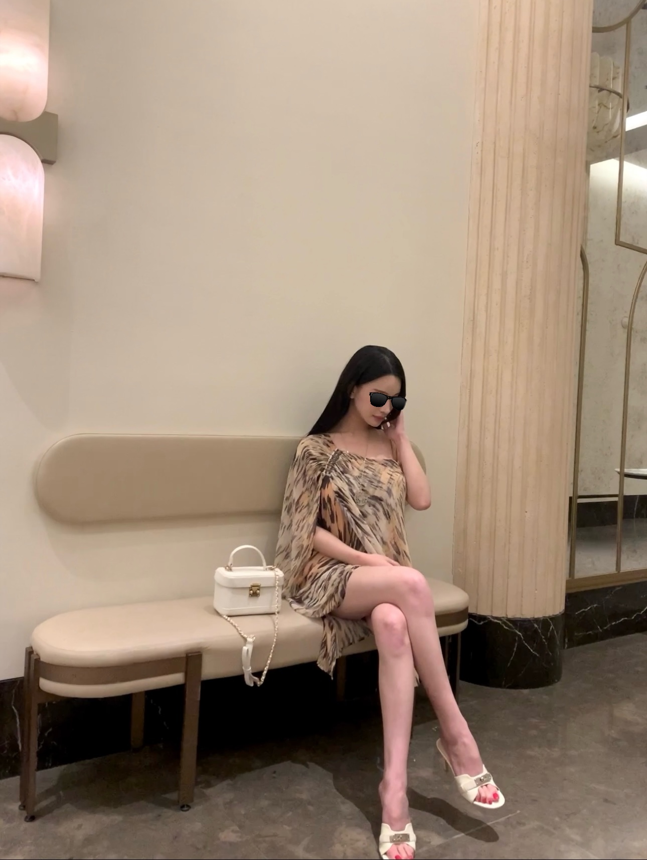 孙智慧「漫奢贵妇」豹纹印花单肩不规则披肩袖夏季连衣裙