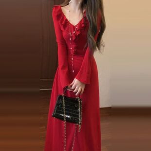 跨年新年战袍红色时尚连衣裙子女秋冬季2026新款大衣打底内搭长裙