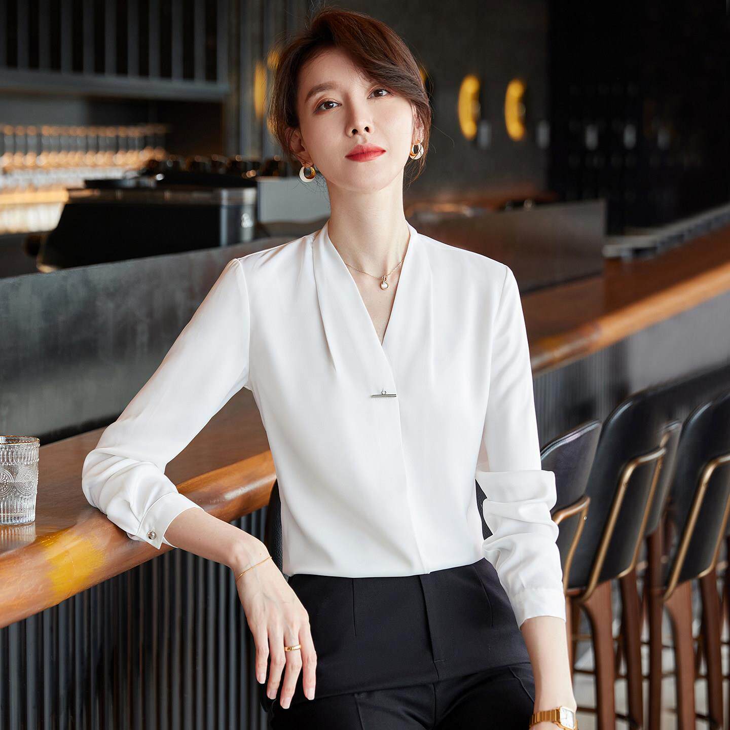缎面V领衬衫女秋季长袖气质上衣套头打底衫面试工作服职业白衬衣