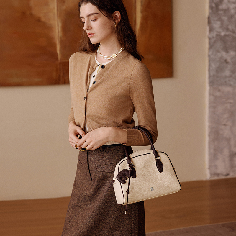 ELLE女包2025新款包包松软宽肩手提波士顿包斜挎包高级感通勤