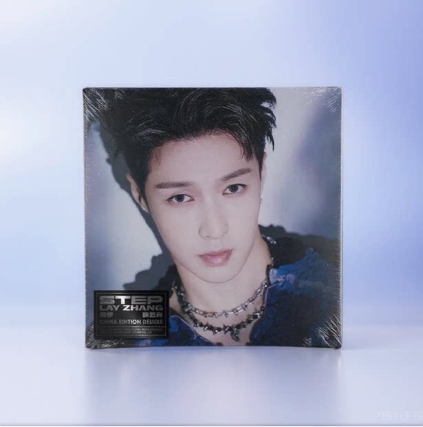正版 张艺兴LAY STEP 首张全英文专辑 CD唱片+歌词页写真小卡周边