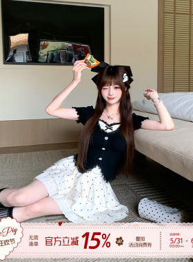 织物猪 恋恋笔记 韩系纯欲穿搭黑色短袖上衣女夏甜美针织修身T恤