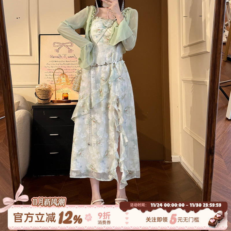 度假风不规则开叉吊带连衣裙