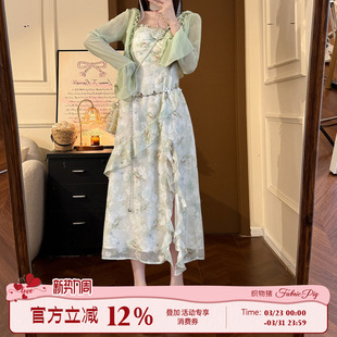 织物猪 度假风不规则开叉吊带连衣裙女夏荷叶边碎花长裙 绿野漫歌