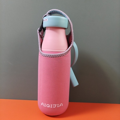 手提杯套CHaKOLAB和序520ml牛奶瓶儿童保温杯防摔水壶保护套杯袋