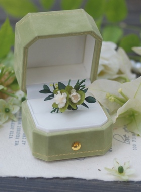 森系草坪婚礼结婚情人节礼物永生花戒指