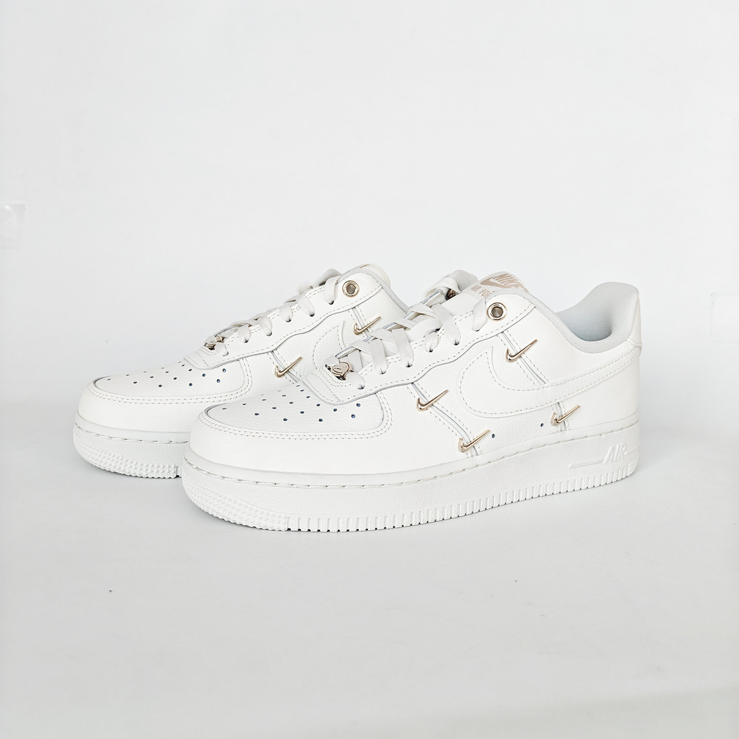 耐克AF1白金四钩女板鞋舒适百搭