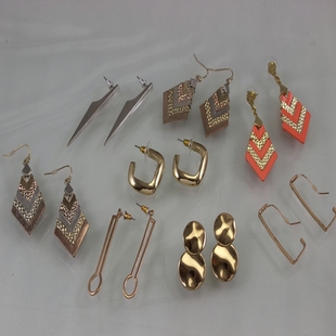 仅此一批C2 金属系列简约设计耳环 4ED 品牌经典 中古老货