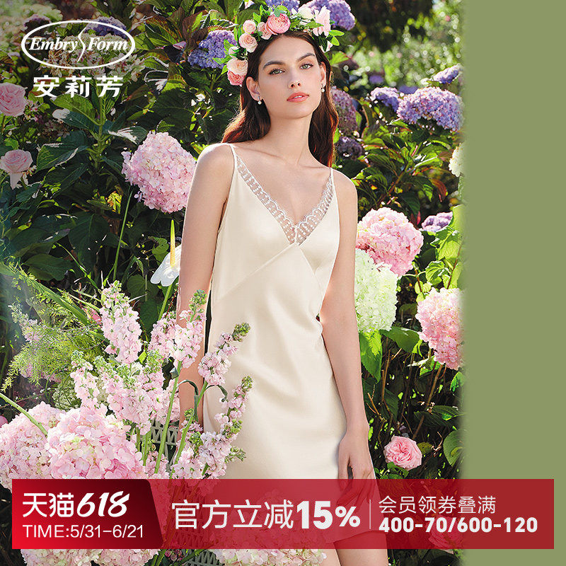 安莉芳专柜新品桑蚕丝v领吊带睡裙女士薄款带杯垫家居裙EL00683