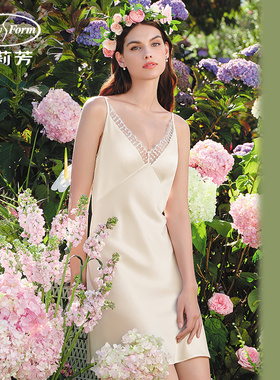 安莉芳专柜新品桑蚕丝v领吊带睡裙女士薄款带杯垫家居裙EL00683
