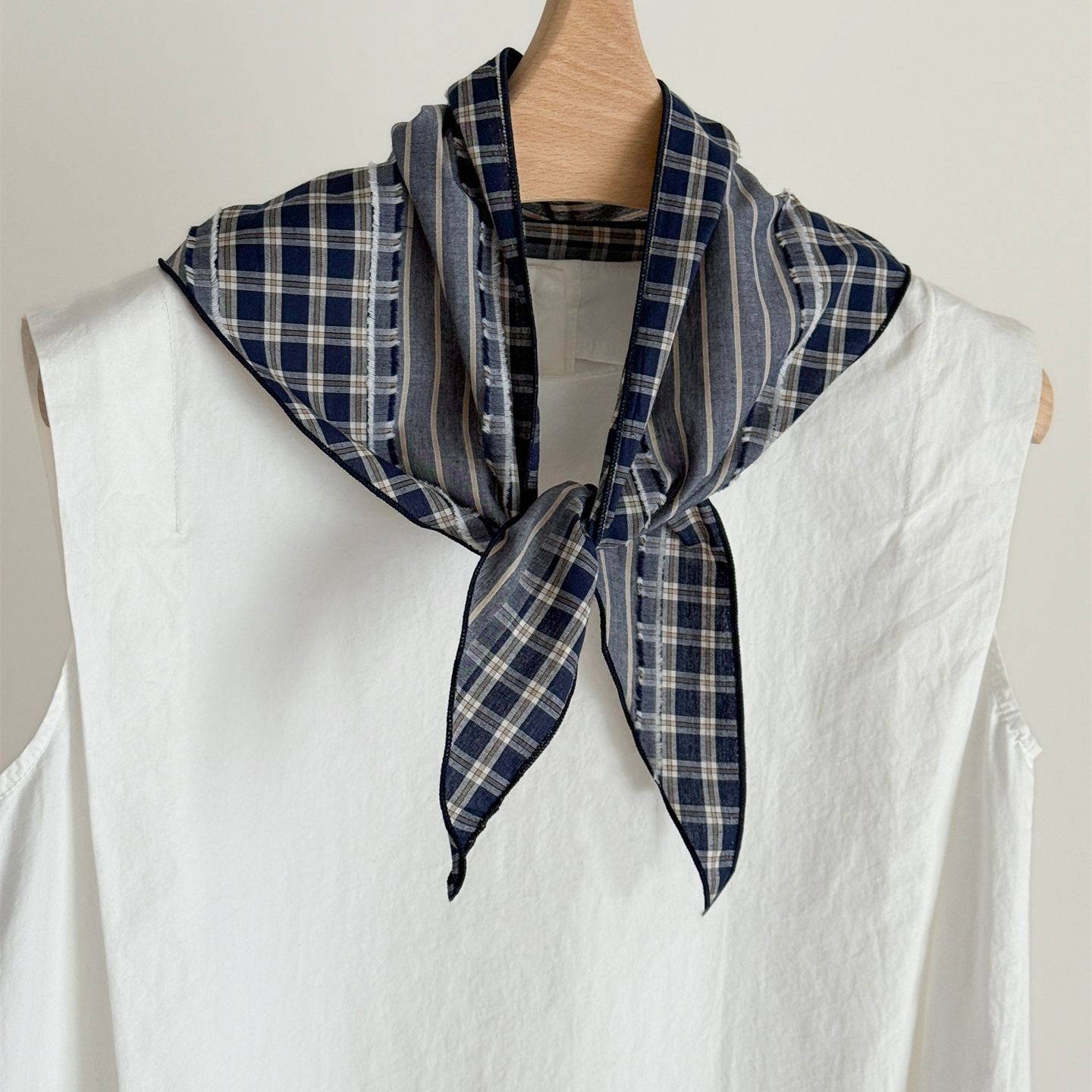 2025新款时髦百搭装饰日系复古线条格子三角丝巾女包头巾腰封