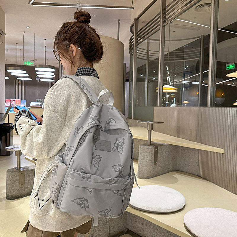 日本进口小学生初中女生双肩包女学生书包大容量外出旅游轻便背包